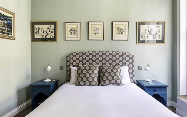 Well-designed Chelsea Flat