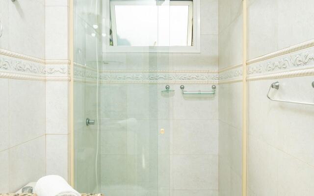 Apto c/churrasq a 10min da praia de Jurerê RFL203