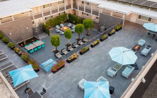 Hotel Lucent