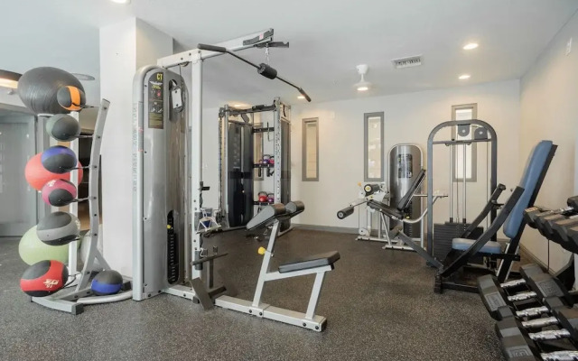 Upstay - Condo With Pool-gym-games-bbq - Walk to Uoft
