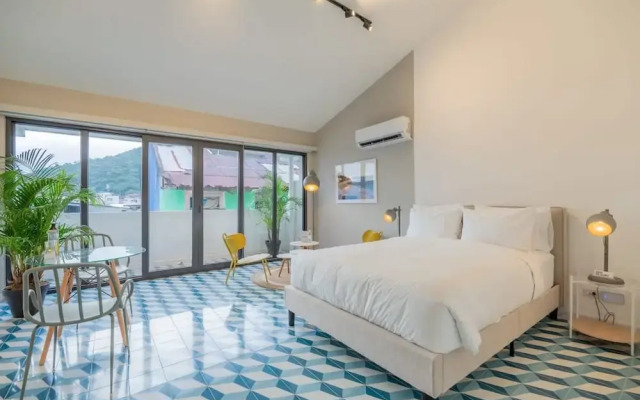 w Stylish Loft in Santa Ana