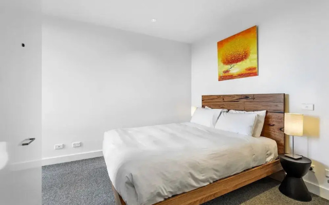 Pristine 1-bed Apartment Near Local Cafes