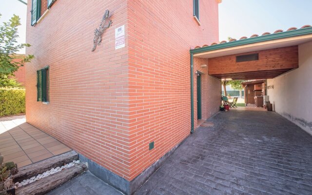Modern House For Families (R77)