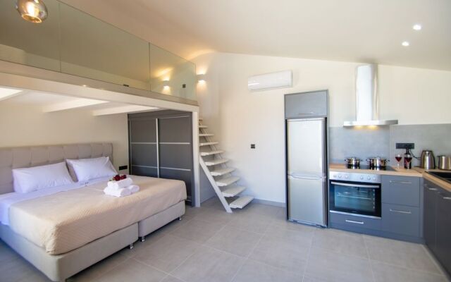 Manthos Beachfront Luxury Suite