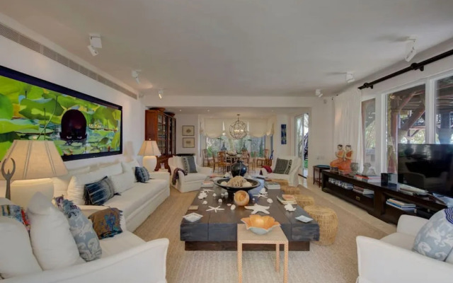 6 BR Beachfront Lush Oasis