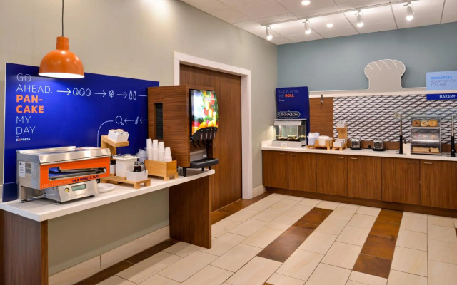 Holiday Inn Express & Suites Ruskin by IHG