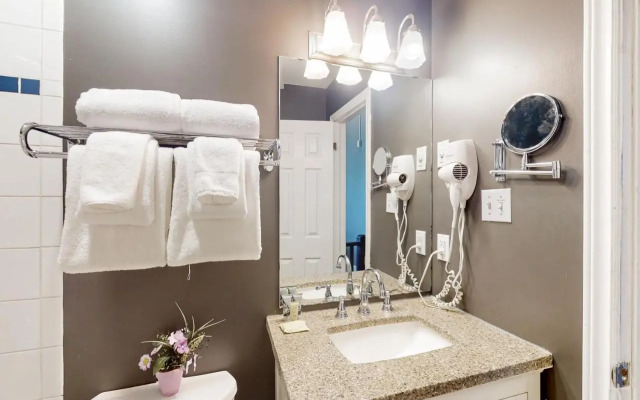 Lofted Rustic Chalet @ Blue Mountain