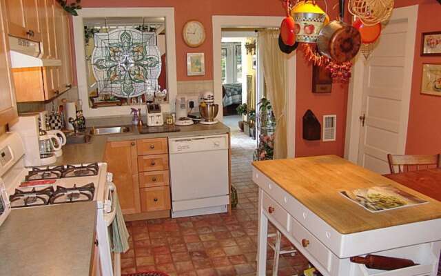 Frog Hollow Bed and Breakfast