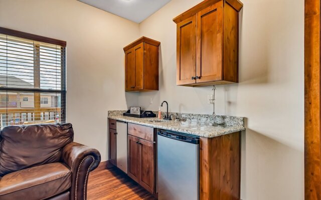 Rockwood Lake Lodge 7 Bedroom Home by RedAwning