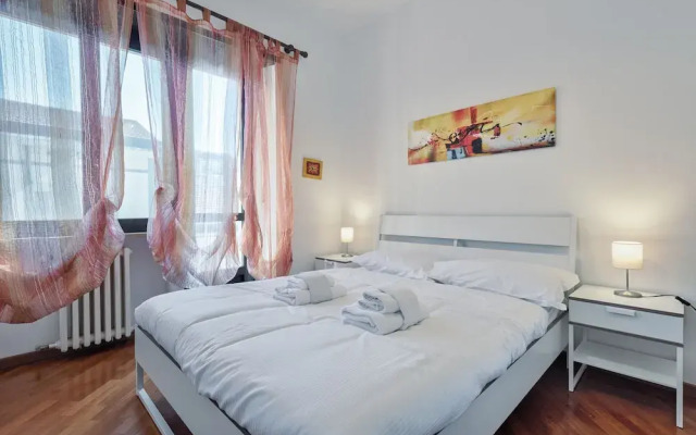 Vanchiglietta Colourful Apartment