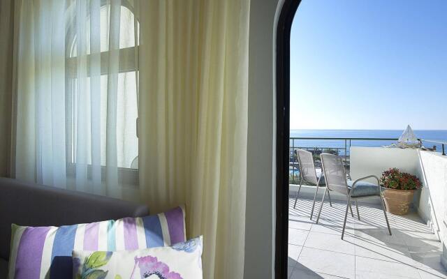 Coriva Beach Hotel & Bungalows