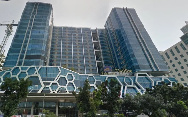 Simply Look Studio Apartment Tamansari The Hive