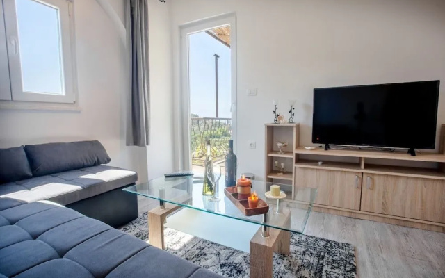 Sea View Apartments Pink & Floyd