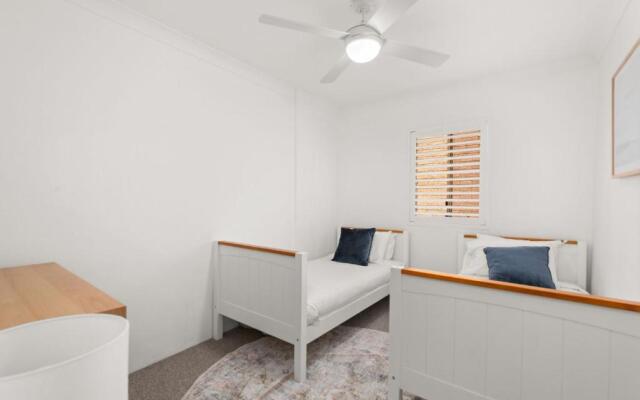 South Pacific, Unit 5/13 Shoal Bay Road