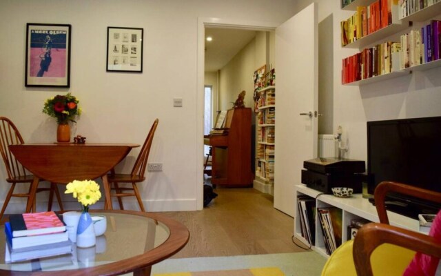 Colourful 1 Bedroom Flat in Haggerston
