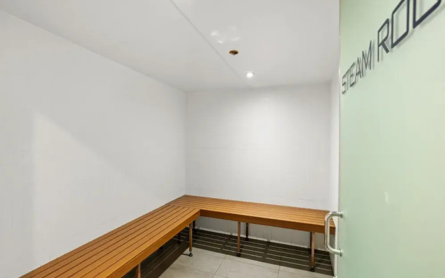 Executive 2-bed With Stadium View, Great Amenities