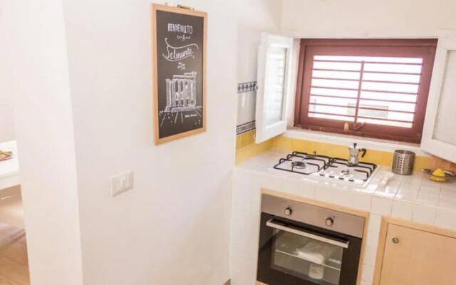 [DOWNTOWN SELINUS] Bright apartment with courtyard