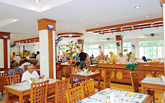 Lek Villa