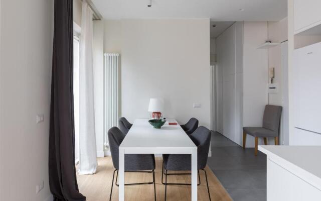 Quiet apartment with balcony at the Trevi Fountain