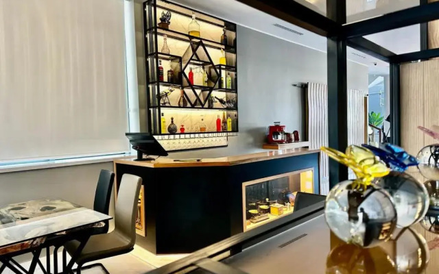 ONYX By Luna Hotel