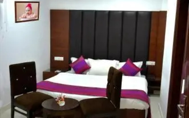 OYO 15652 Hotel 51