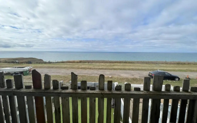 Sea Facing 2Bd Terraced Home - Peacehaven