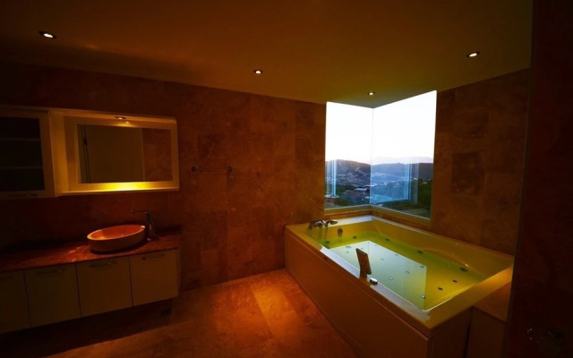 Villa Montana by Akdenizvillam