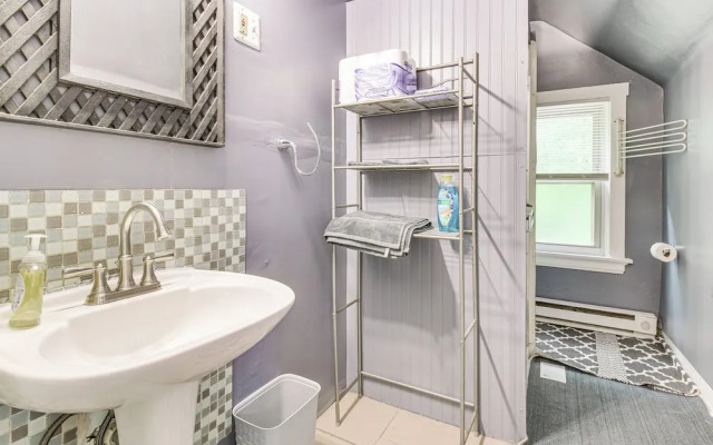 Pet-friendly Cincinnati Apt: 5 Mi to Downtown!