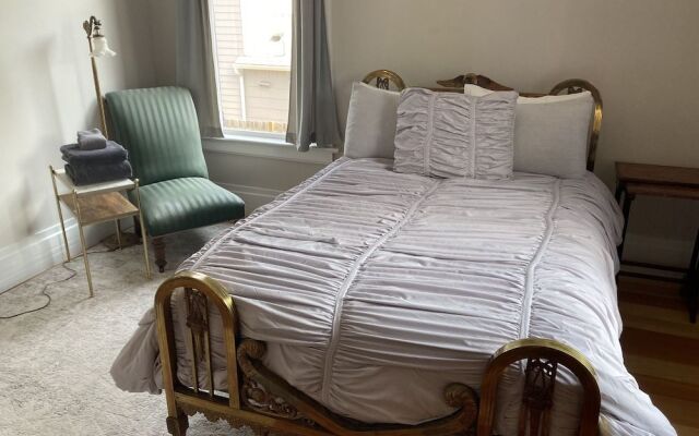 Barclay Klum House by WanderLodges