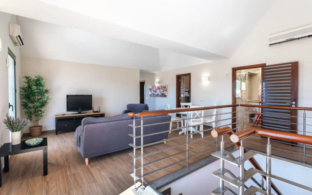 Holiday house in elite residential area of Faro