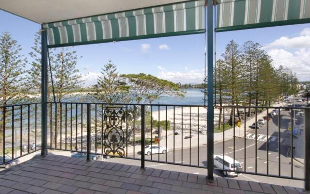 Lowanna Unit 10, 24 Bulcock Beach Esplanade, Bulcock Beach