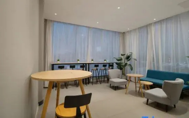 Home Inn Business Hotel (Handan East Railway Station Tianhong Plaza Branch)
