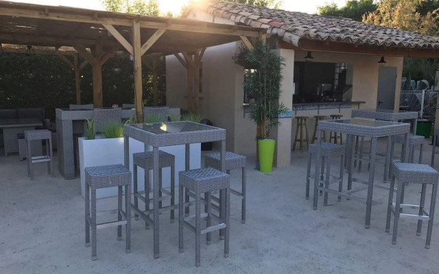 Hotel le president GARE TGV NIMES PONT DU GARD