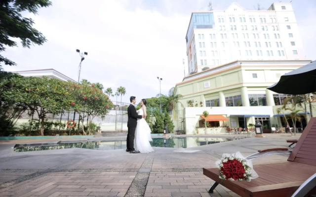 Grand Candi Hotel