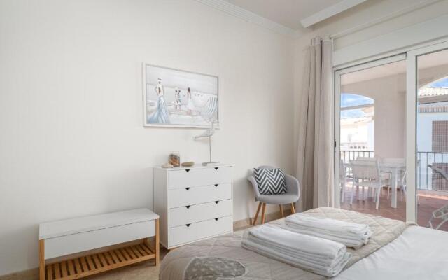 2251-Newly furnished 2 bedrooms with terrace!