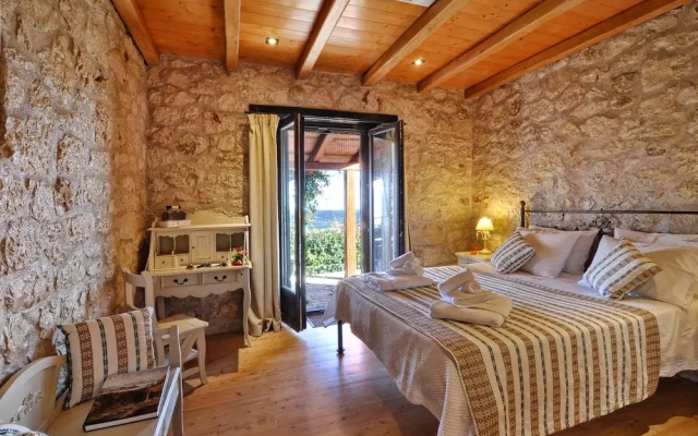 Stunning 8-bed Villa in Marmaro With Amazing View