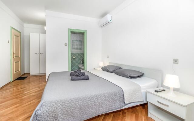 Nice Home in Dramalj With Wifi and 7 Bedrooms