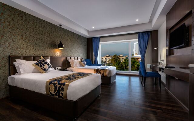 Hotel Saffron Crest