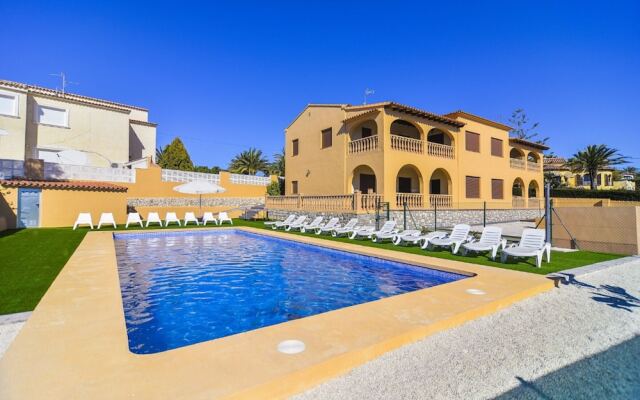 Villa - 12 Bedrooms with Pool and WiFi - 104971