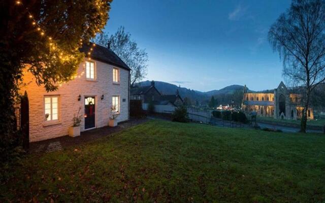 Tintern Abbey Cottage