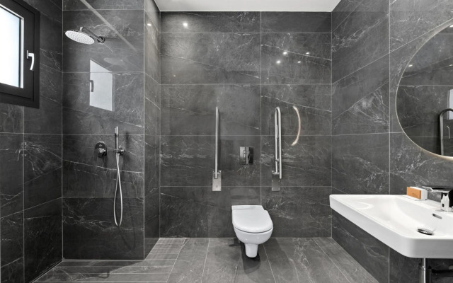 Mercure Larnaca Finikoudes Beach