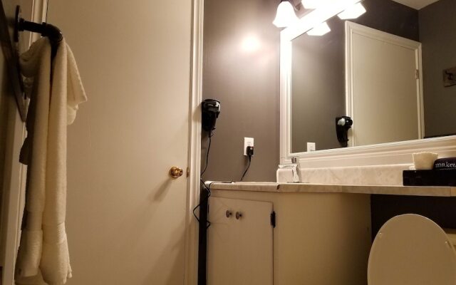 Silverwood Inn & Suites