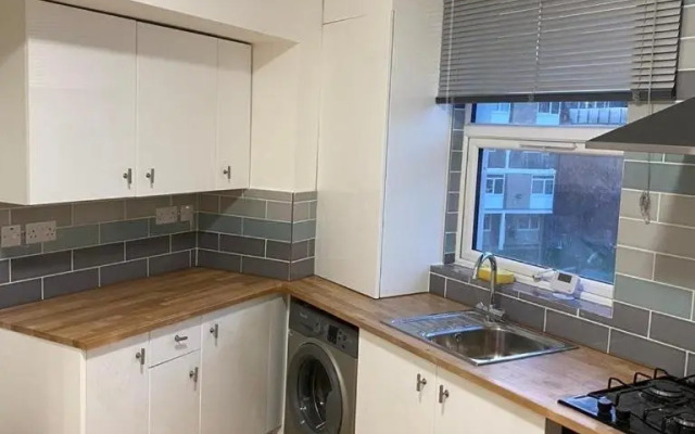 Newly refurbished flat in camberwell, london