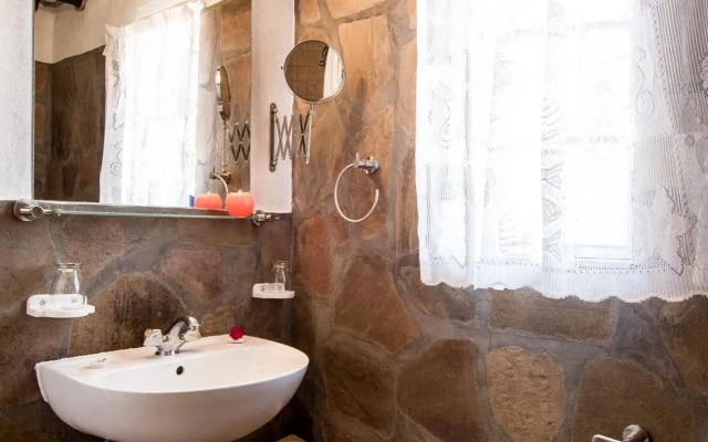 Etusis Lodge