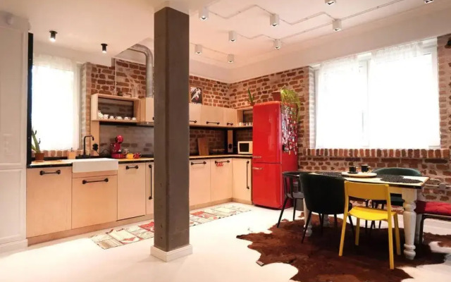 Modern and Specious 3-Bedroom Entire House