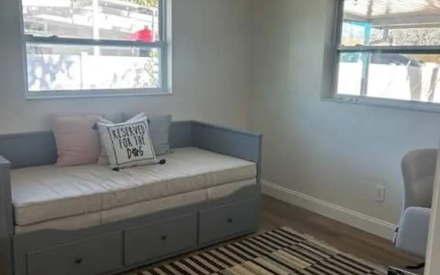 NEW Stunning Home-close to Beaches-pet Friendly