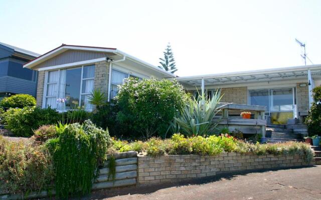 Twin Views - Waihi Beach Holiday Home