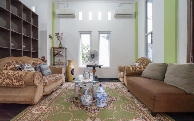 Afifah Homestay Syariah by OYO Rooms