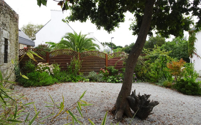 Cottage in Saint-gildas Near Gulf of Morbihan