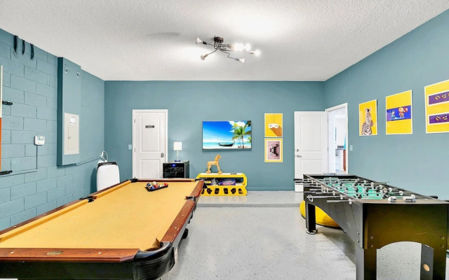 Waterfront Pet-friendly Home w Pool-spa-games-bbq